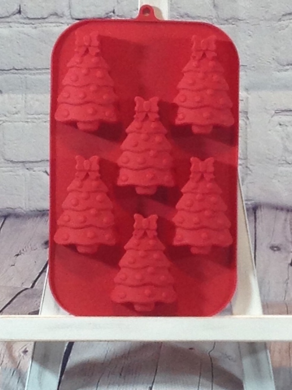 Christmas Trees & Bows 6 Cavity Treat Cupcake Cake Muffin Mold Silicone Red NEW
